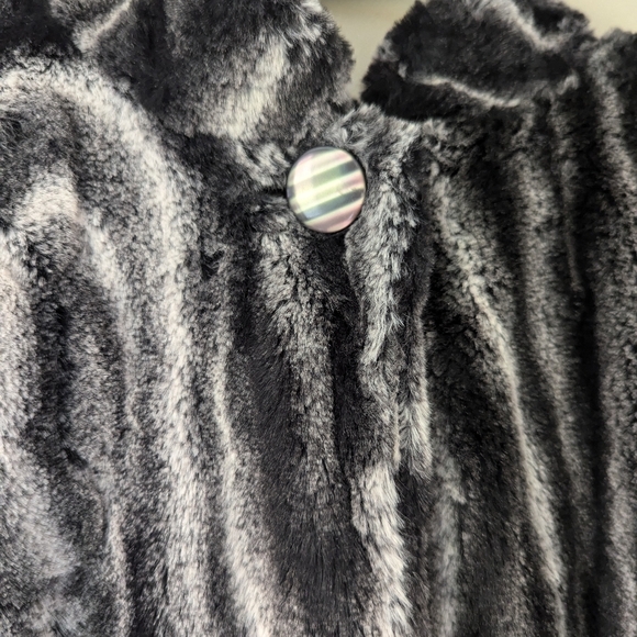 Alfred Dunner faux fur jacket women's size 8 - Picture 2 of 5